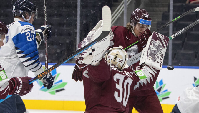 Сборная Латвии пропустила шесть шайб от финнов на молодежном чемпионате мира по хоккею
