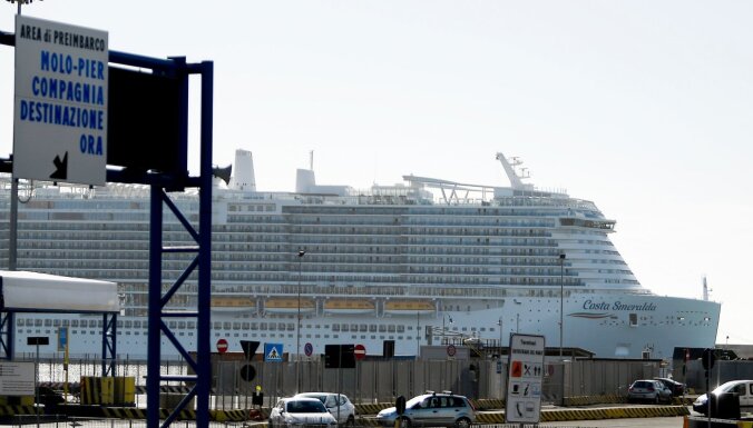 На круизном лайнере в Италии из-за подозрений на коронавирус застряли шесть тысяч пассажиров