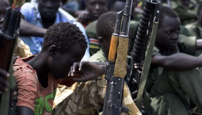 Centrālāfrikas bruņotie grupējumi sola atbrīvot tūkstošiem bērnu karavīru, norāda ANO