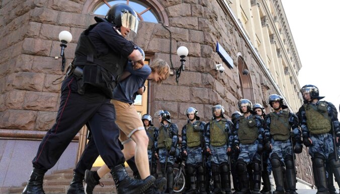 ЕС осудил многочисленные задержания на митинге в Москве: задержаны более 1000 человек