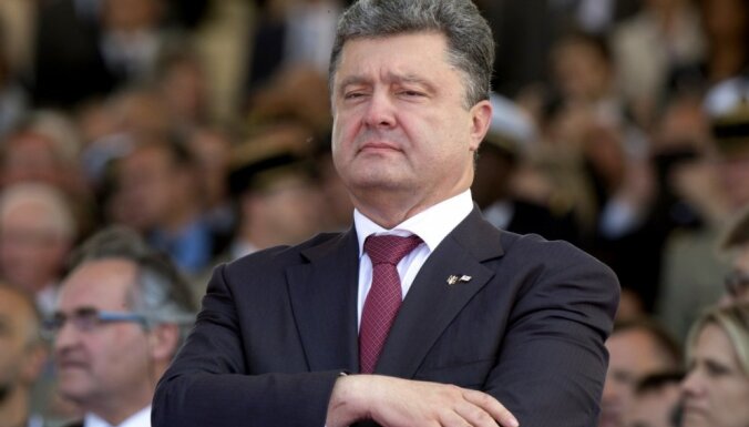 Ukrainas prezidents parakstījis likumu, kas ļaus tiesāt Janukoviču un 'tautas laupītājus'