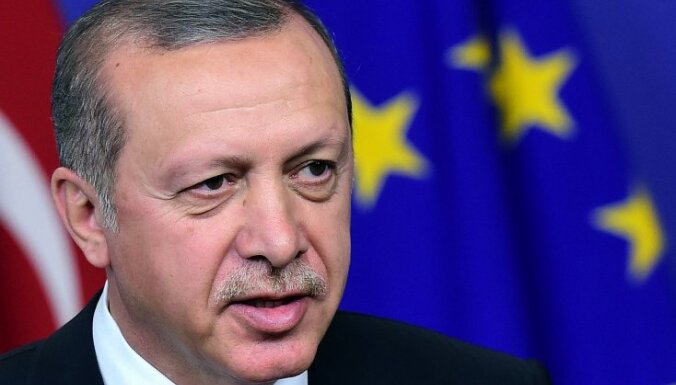 ФРГ обещает ускорить вступление Турции в ЕС в обмен на соглашение по беженцам