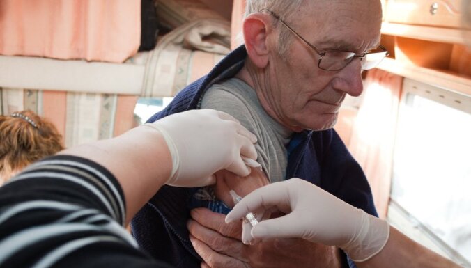 Газета: треть взрослых латвийцев просрочила прививку от дифтерии, ситуация опасна