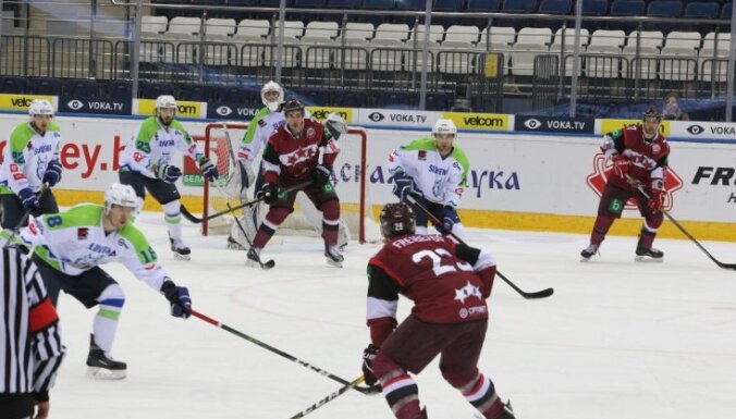 Foto: Latvijas hokejisti pārbaudes mačā pieveic Slovēniju