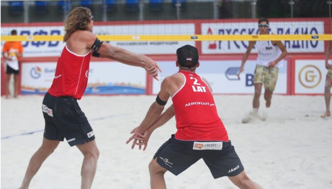 Latvijas pludmales volejbolistiem perfekta diena Soču 'Open' turnīrā