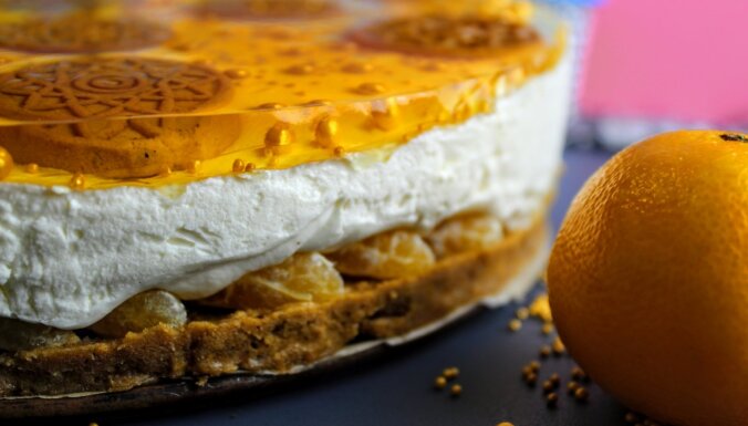 Foto recepte: Piparkūku un mandarīnu siera kūka bez cepšanas