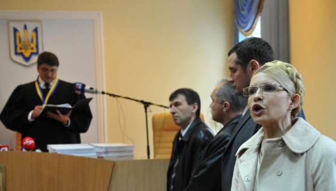 Ukrainas ekspremjerei Timošenko piespriež septiņu gadu cietumsodu