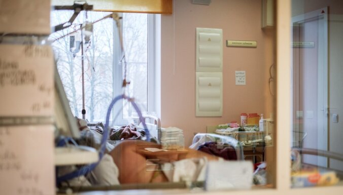 Līdz 809 palielinājies Covid-19 pacientu skaits slimnīcās