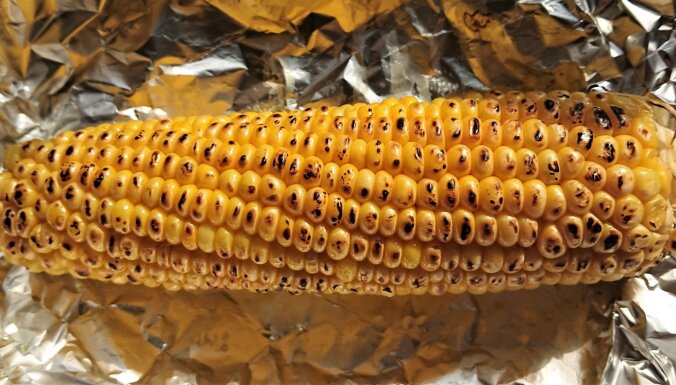 Folijā cepta kukurūza ar sviestu