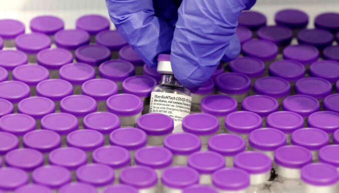 Латвия получила 11 700 вакцин "Pfizer/BioNTech"