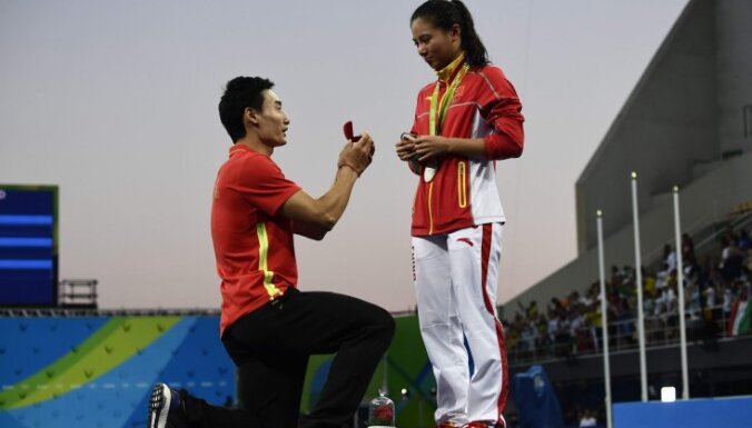 China He Zi reacts marriage proposal from diver Qin Kai