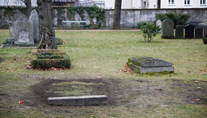 Неизвестные вскрыли могилу гитлеровского "мясника" в Берлине
