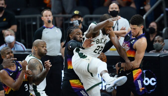 'Bucks' nonāk vienas uzvaras attālumā no sava otrā NBA čempiontitula