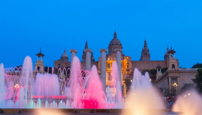 Atsākas iespaidīgie gaismas un skaņas šovi grandiozajā Burvju strūklakā Barselonā