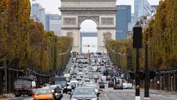 Во Франции тысячи граждан бегут из Парижа