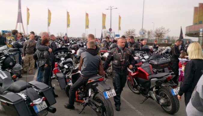 ФОТО: рижские мотоциклисты открыли сезон