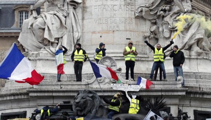 Новые акции "желтых жилетов" во Франции: марш раненых против резиновых пуль