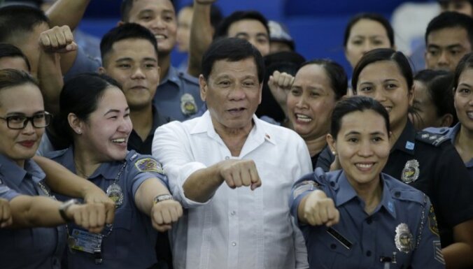 Neraugoties uz Covid-19 radīto krīzi, palielinājusies Filipīnu prezidenta popularitāte