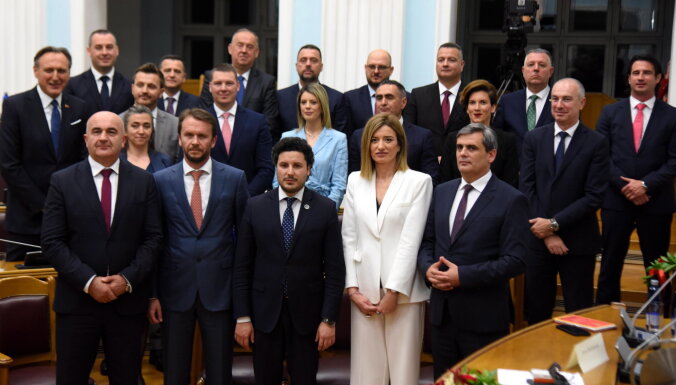 Melnkalnē apstiprina jaunu mazākuma valdību; jaunais premjers vēlas valsts tuvināšanos ES