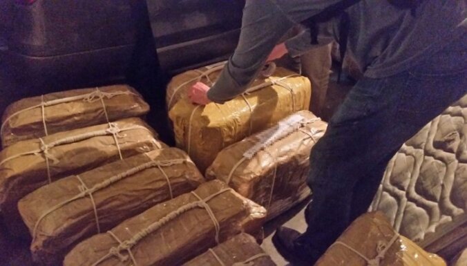 ВИДЕО: В Аргентине сожгли найденный в российском посольстве кокаин