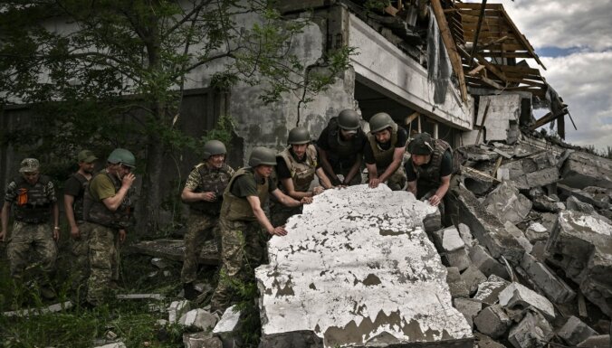 лисичанск украинские солдаты разрушенный склад