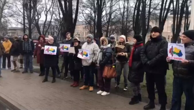 ВИДЕО: На флэшмоб в поддержку Гобземса пришло около 40 человек