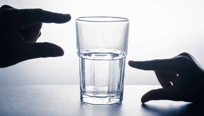 Pustukša vai puspilna glāze: maldīgi uzskati par pesimismu un optimismu