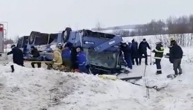 Krievijā avarējis pasažieru autobuss; gājuši bojā septiņi cilvēki