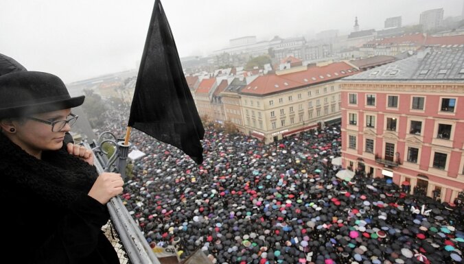 Польский Минздрав уточнил закон об абортах после протестов