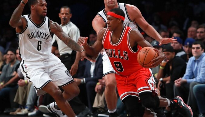 Čikāgas 'Bulls' sagrauj Bruklinas 'Nets' un turpina uzvaru sēriju NBA čempionātā