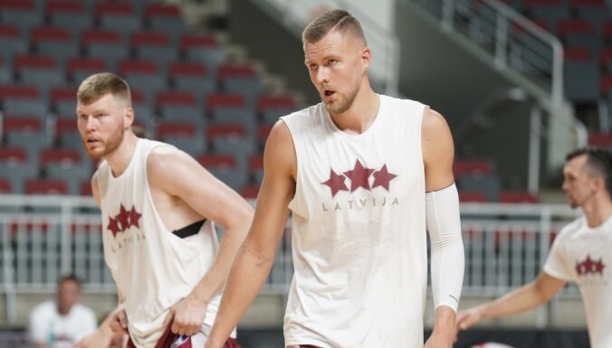 Latvijas basketbolisti ar Porziņģi un Bertānu ierindā tiekas ar Igauniju