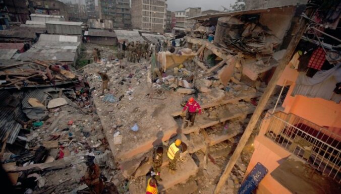 Kenijā sabrukusi sešstāvu dzīvokļu māja; notiek upuru meklēšana