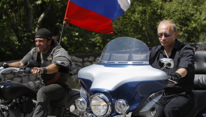 СМИ: Путин и Медведев 9 мая посетят Крым
