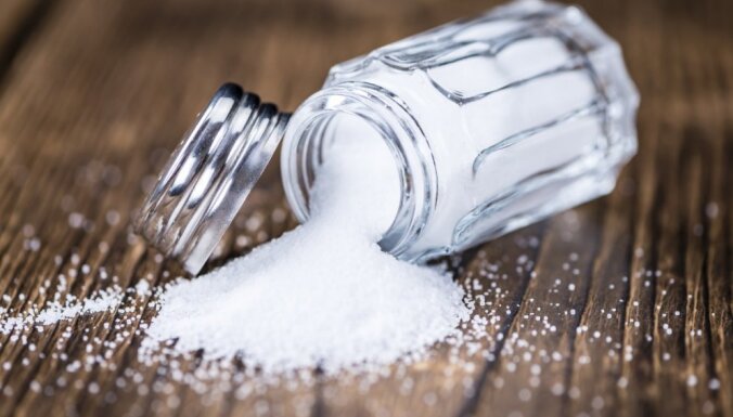 Рассыпалась соль: что делать и как обойти опасную народную примету