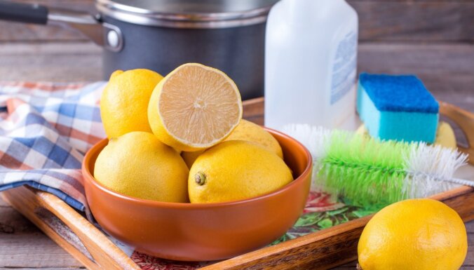 Teicams dezinfekcijas līdzeklis un logu tīrāmais – kā mājas uzkopšanā izmantot citronu