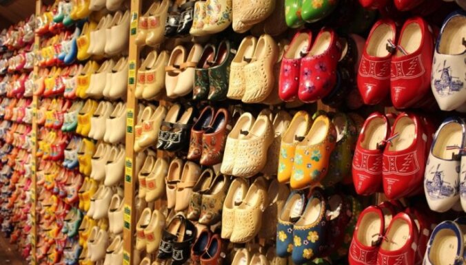 ФОТО. Не просто башмаки: как делают традиционную голландскую обувь