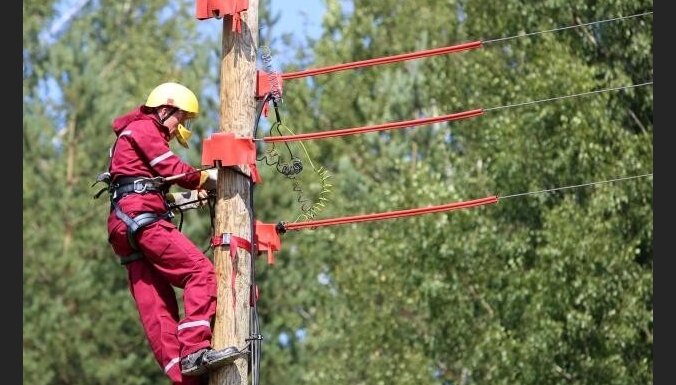 Гроза оставила без электричества 1270 домашних хозяйств в Латгале