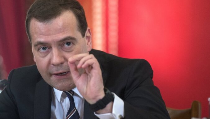 Медведев хочет сделать россиян "продуктовыми патриотами"