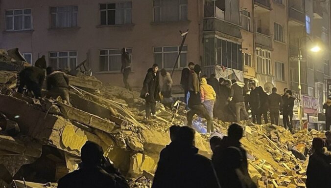 Upuru skaits zemestrīcēs Turcijā un Sīrijā pārsniedzis 3600