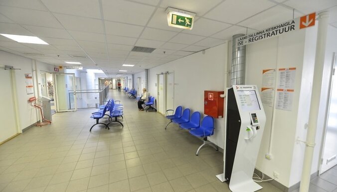 Четыре крупные больницы Эстонии объявили забастовку