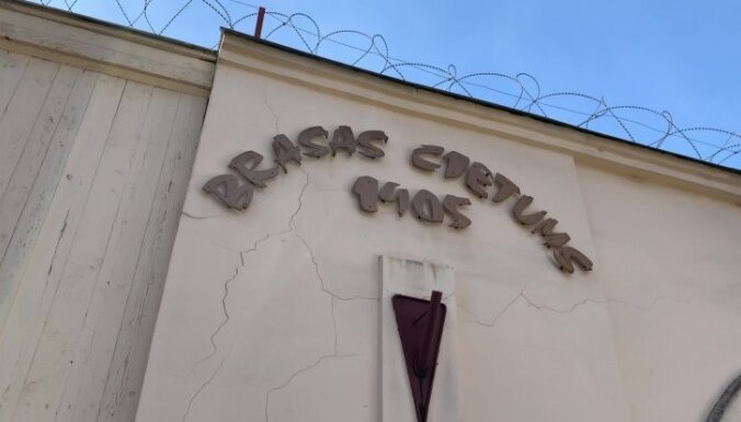 Foto: Restes un sienu gleznojumi – slēgts Brasas cietums