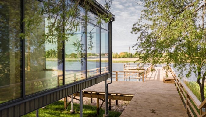 Foto: Ekspluatācijā nodota Dabas māja pie Liepājas ezera