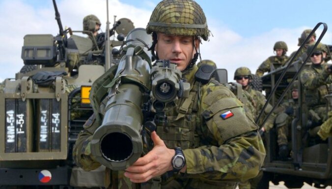 На случай войны в Украине НАТО повышает готовность войск в ЕС