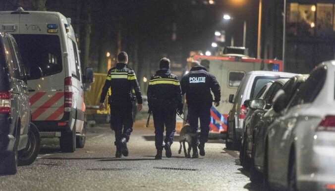 В Амстердаме неизвестный ранил ножом пять человек