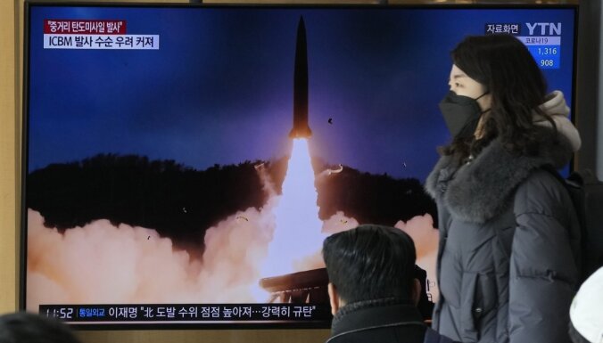 Ziemeļkoreja izmēģinājusi pēdējos piecos gados spēcīgāko raķeti