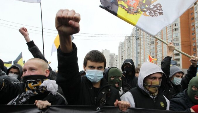 В Петербурге националисты устроили марш по Невскому с избиением "неславян"