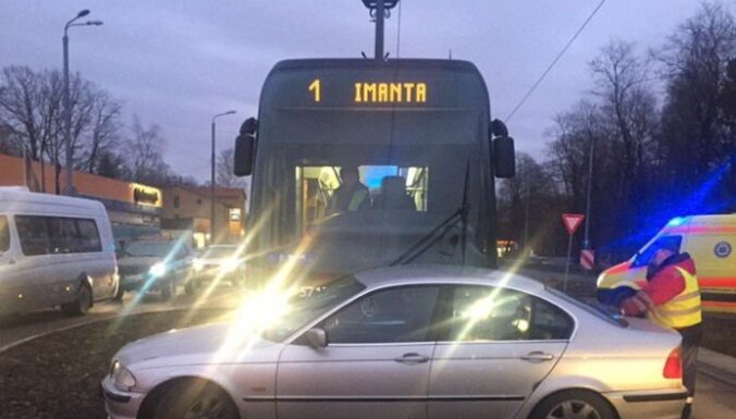 В Пардаугаве восстановлено движение 1-го и 5-го трамваев; они курсируют с опозданиями до часа