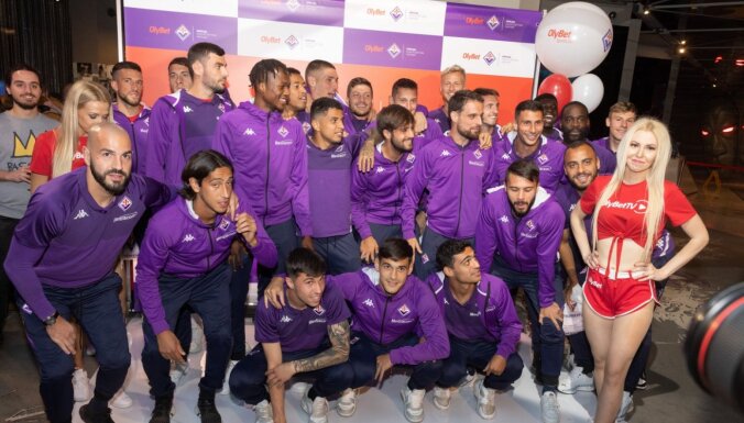 Foto: 'Fiorentina' 'iegriež ballīti' pirms spēles Rīgā