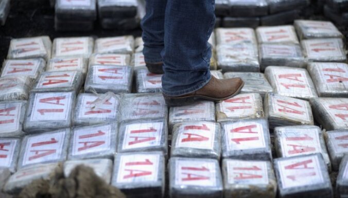 Pie Spānijas krastiem aizturēta vērienīga kokaīna krava