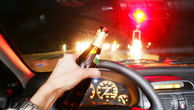 Пьяный водитель предложил полицейским взятку 100 евро